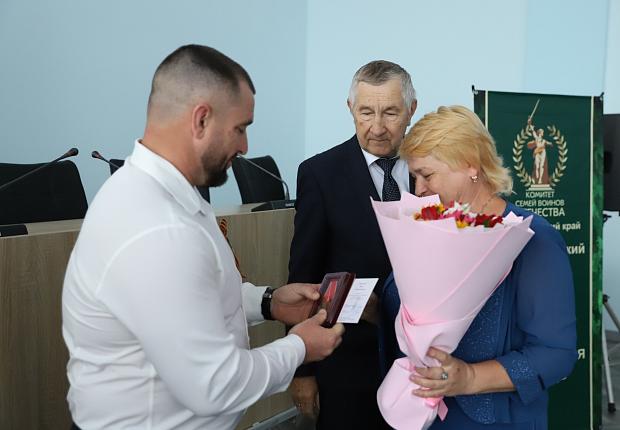 Торжественно вручили медаль «Матери защитника Отечества» Вере Владимировне Терещенко