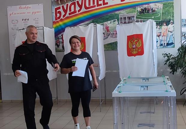 Продолжается голосование на выборах глав
